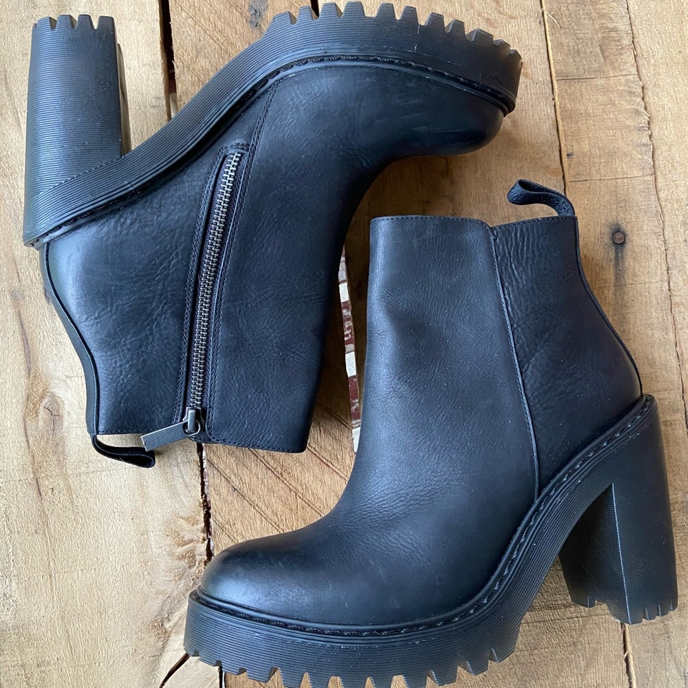 Dr. Martens Magdalena booties